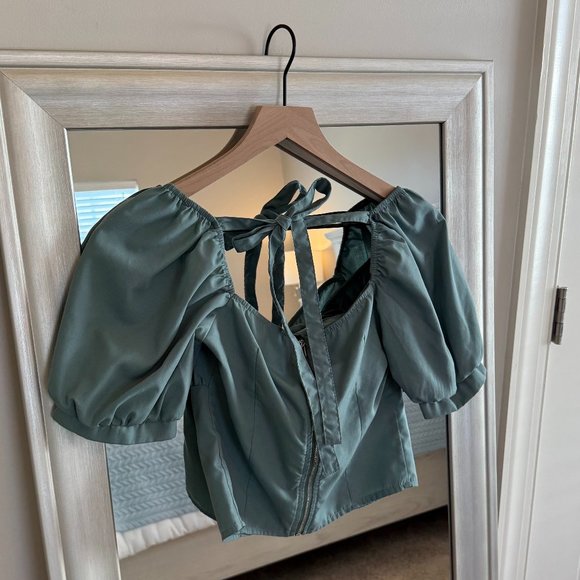 HYFVE Women's Sage Green Short Puffed Sleeve Zip Up Back Crop Top Size S - Picture 2 of 9